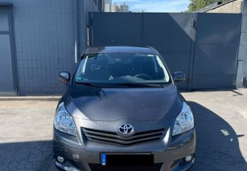 Toyota Verso 82.000 km 8.990 &euro; Duisburg 47166