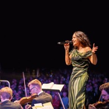 Hollywood in Concert mit Susan Albers - Open Air am Wasserschloss Raesfeld 07.08.2026 Historisches Wasserschloss Raesfeld